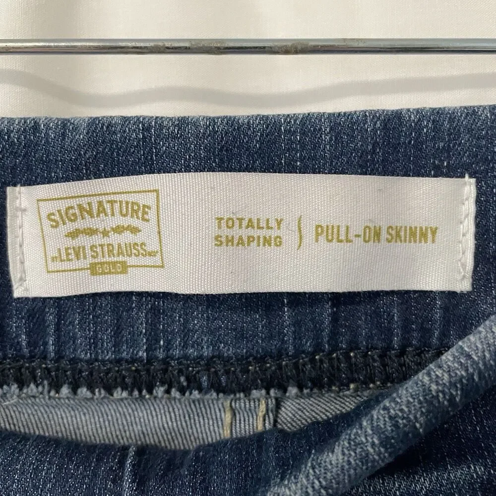 Levi Strauss Signature Pull On Skinny Jeans Women's Size 4 Blue Stretch 27‎ x 30